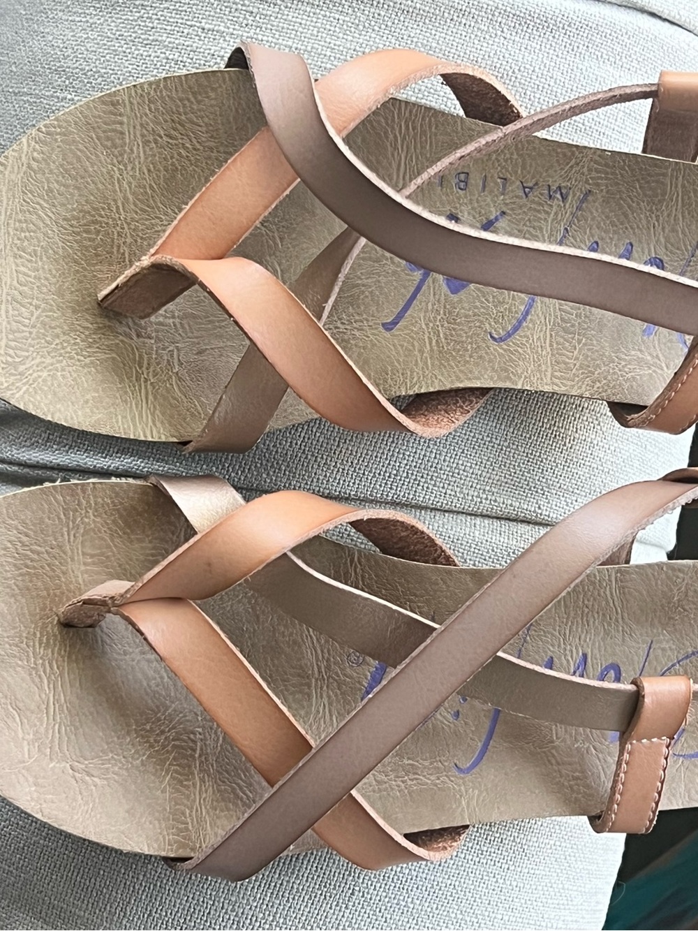 Women's Crossover Strappy Sandals in Tan and Brown